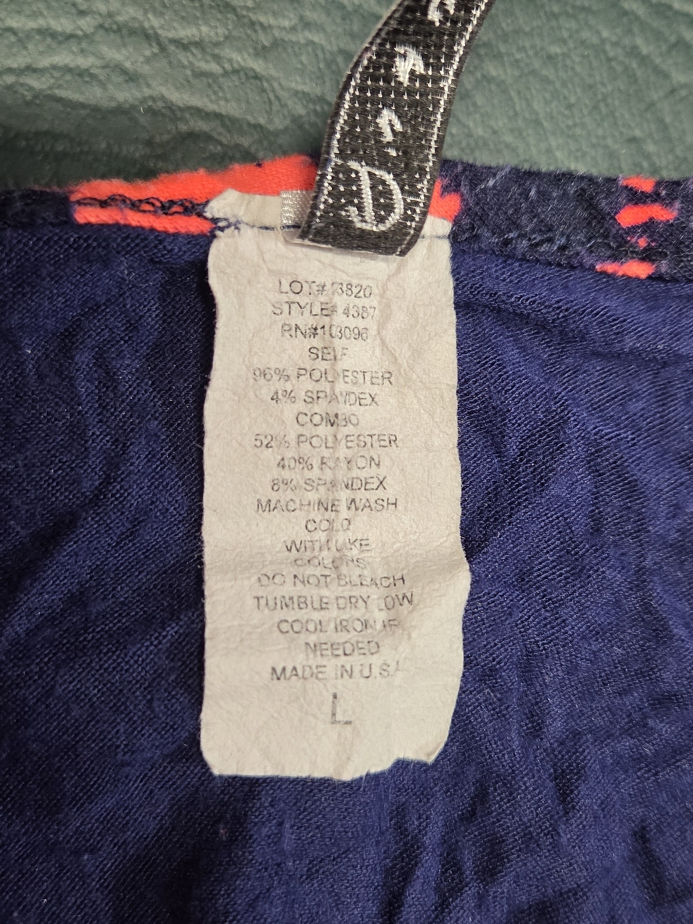 **Discreet Navy and Coral Short-Sleeve Patterned Pocket Tee** - Picture 6 of 6
